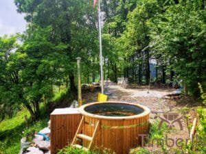 Outdoor wooden hot tub (2)